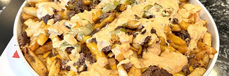 Smash burger fries with chopped burger, cheese, pickles and special sauce